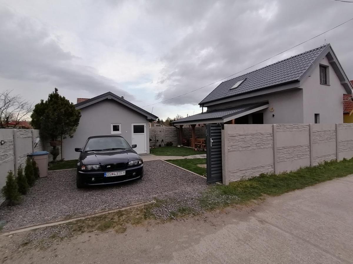 Vikendovy Dom Hlboka Vila Dunajská Streda Exterior foto